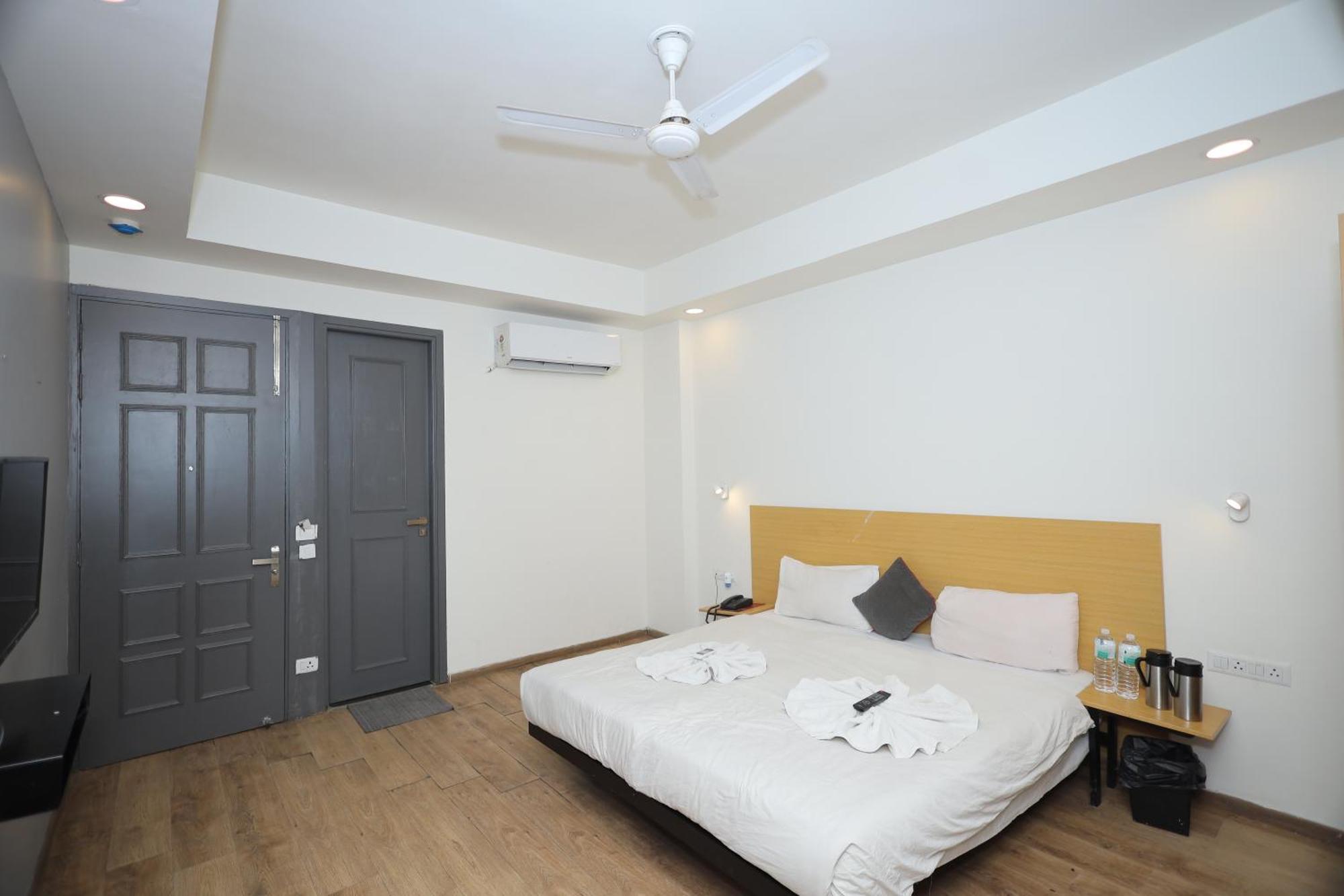 Hotel Wedlock Sector 47 Gurgaon Bagian luar foto